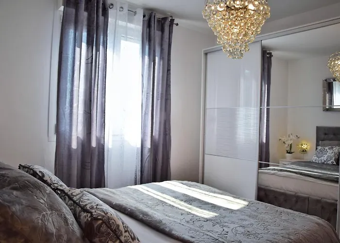 Апартаменты Luxurious Majda, 2 Bathrooms And Free Parking