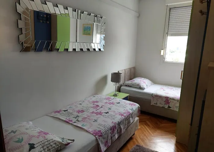 Апартаменты Luxurious Majda, 2 Bathrooms And Free Parking