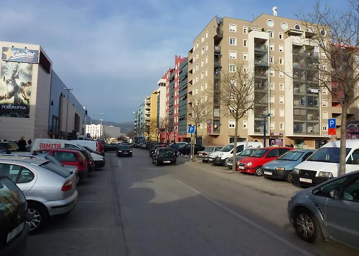 Апартаменты Luxurious Majda, 2 Bathrooms And Free Parking *