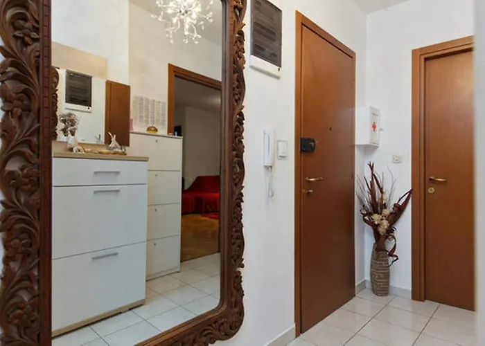 Апартаменты Luxurious Majda, 2 Bathrooms And Free Parking *