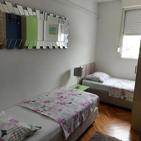 Daire Luxurious Majda, 2 Bathrooms And Free Parking